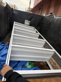 موجود ميز رف كلش نظيف استخدام قليل آخو جديد طول 3 امتار   للبيع 077137...