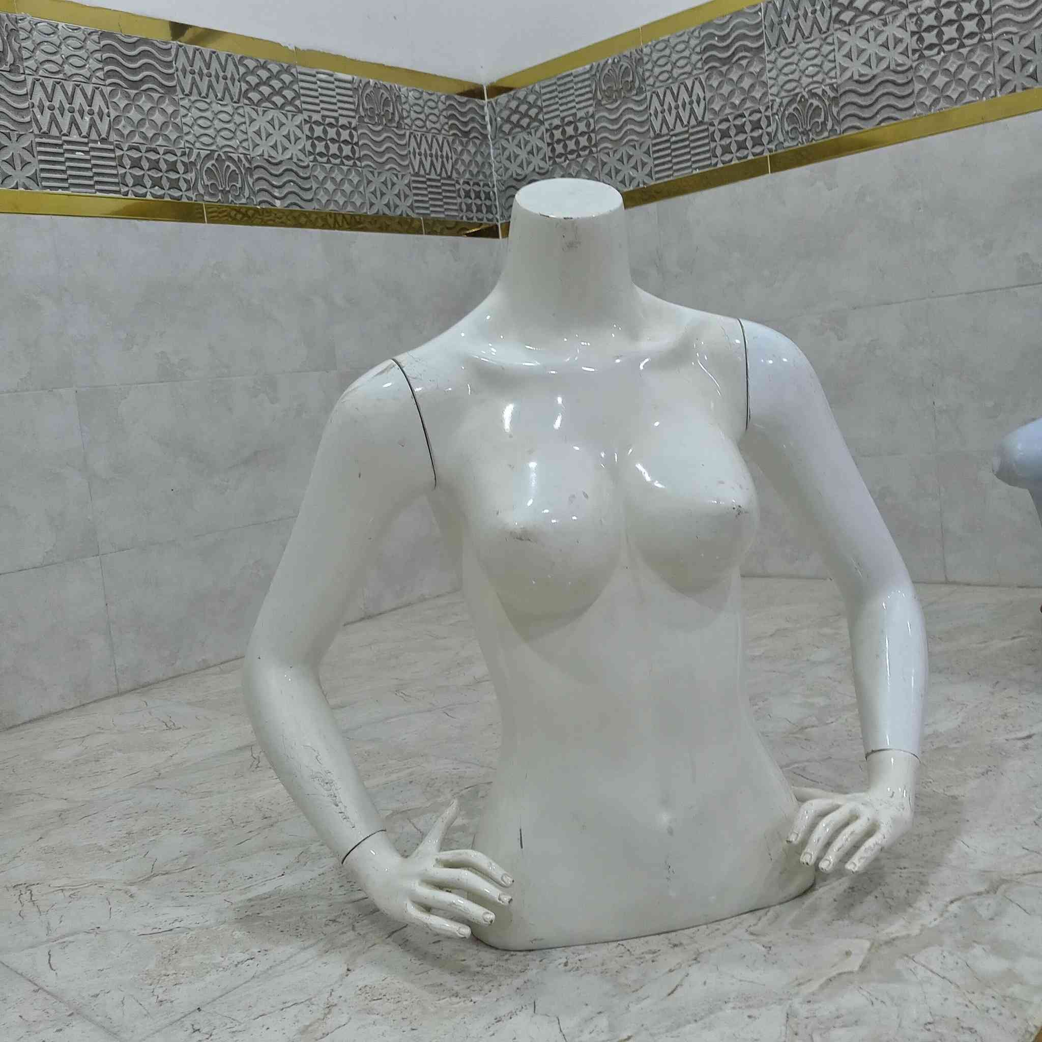 السلام وعليكم اخوان لعابات ملابس للبيع العدد..(10) انضاف كلش وما بيهن اي شي الاستفسار متواجد خاص. او علق وادخلك خاص


**إذا كنت صاحب هذا الإعلان وتريد حذفه لأي سبب، رجاءا أرسل رسالة إلى الدعم الفني**