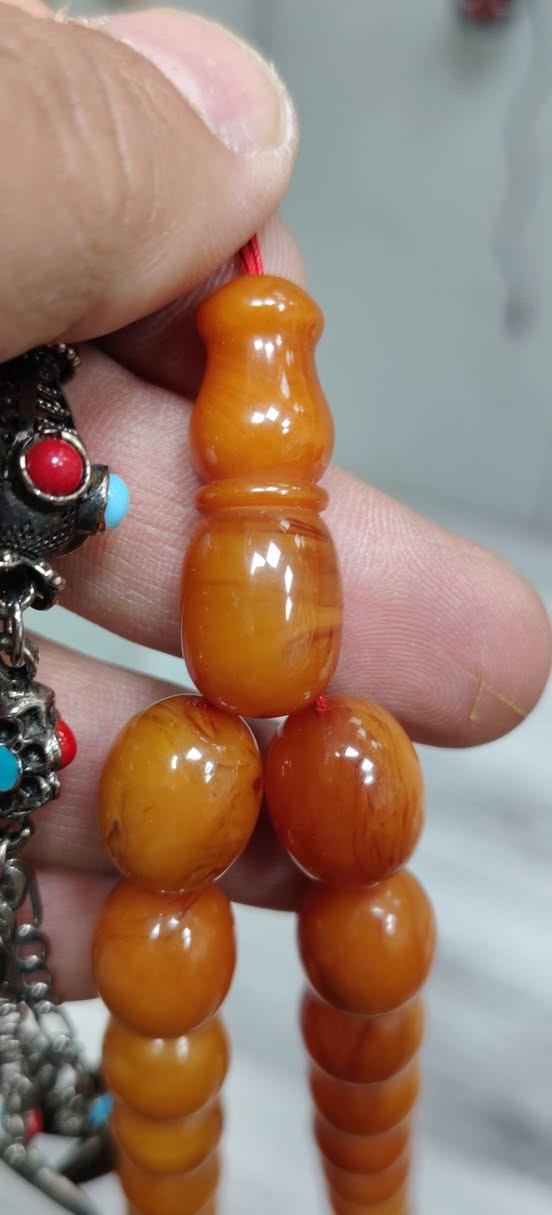 السلام عليكم للبيع سبحه من خامة السندلوس الأصلي الألماني القديم چراخه يدويه بالكامل دزاين اسطه غالب أصلها مصاطب مغلفه واصل اللون عسلي فاتح عمر الخراطه لا يقل عن ثلاثين سنه وزنه بدون الكركوشه انتيمون حلبي ٦٢ غرام قياس الحبه 12 * 15 قطعه متحفيه لأصحاب الذوق الرفيع السعر على الخاص والتوصيل مجاني لجميع أنحاء العراق مع علبه هديه تحمل علامتنا التجاريه


**إذا كنت صاحب هذا الإعلان وتريد حذفه لأي سبب، رجاءا أرسل رسالة إلى الدعم الفني**