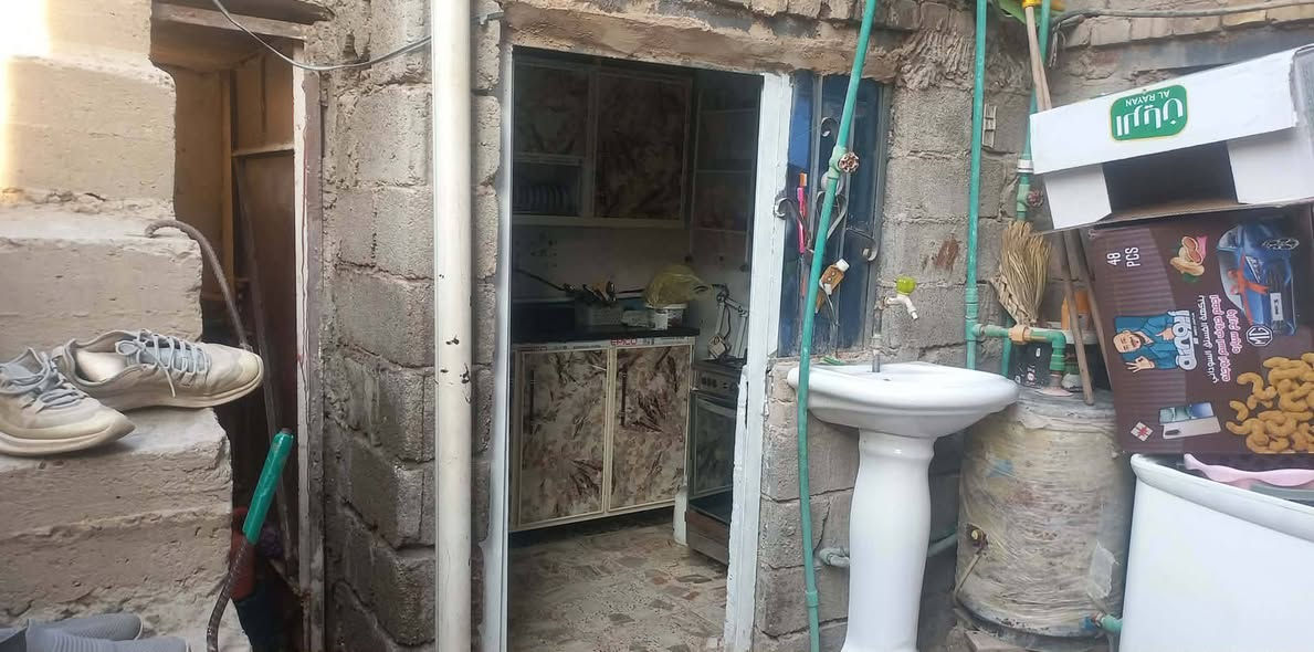 سلام عليكم بيت خمسين٥٠ مترطابقين غرفه وهول مطبخ حمام مشترك طابق الاثاني غرفه وهل وحمام  البيع مكان البيت بغداد سبع قصورعلى مشروع ثامن فرع عالي على شارع  سند ٢٥تفاصيل البيت و السعرخاصررقم التليفون ***********
