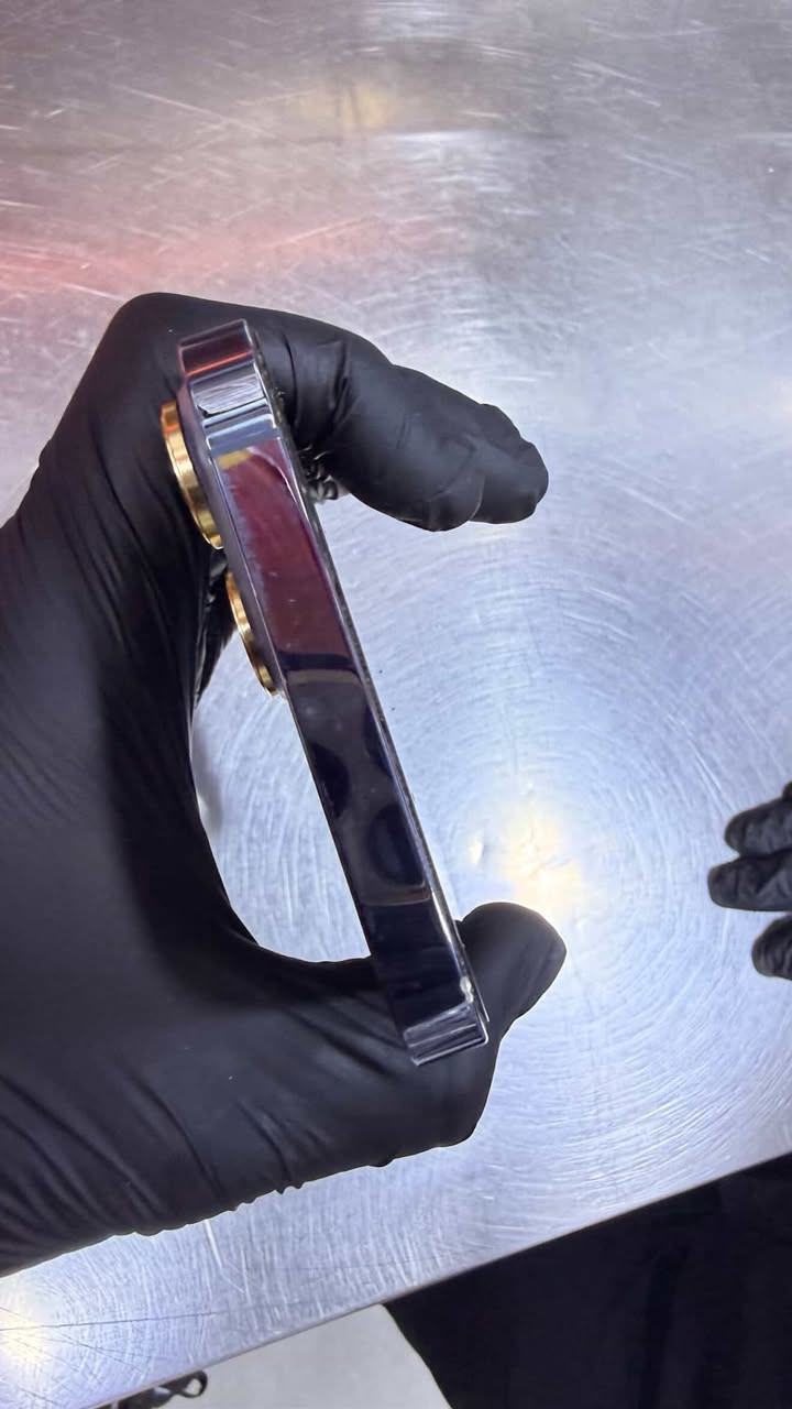 للبيع ايفون 13 برو ماكس ذاكرة 256 بطارية 84نظيف ما مفتوح السعر 700//رقم*********** واتساب عنوان بغداد حي جامعه
