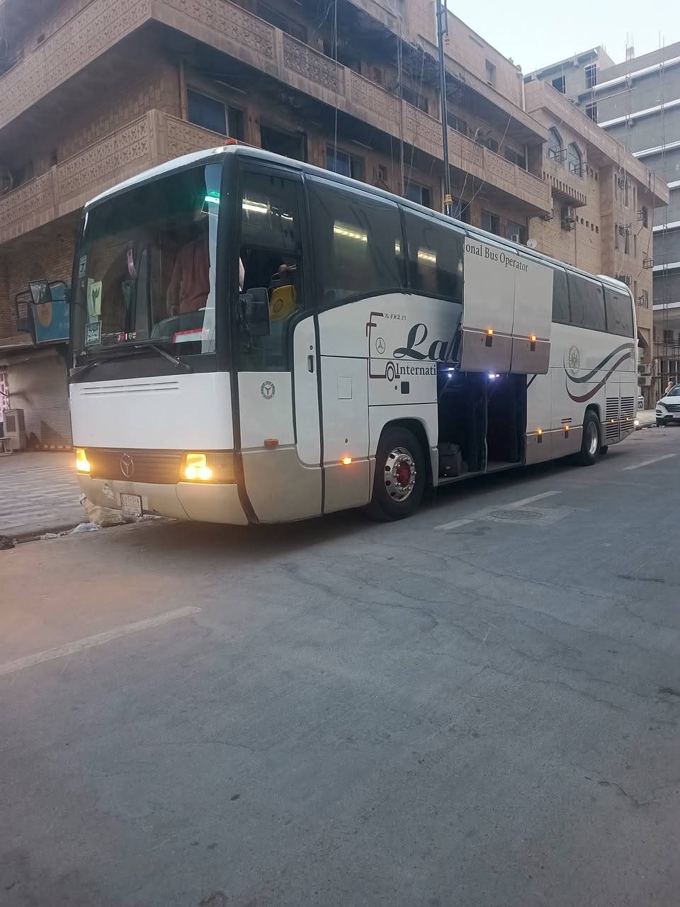 سلام عليكم للبيع باص 404عاليه سياره جاهزه للعمل بيع اومراوس
***********

***********
