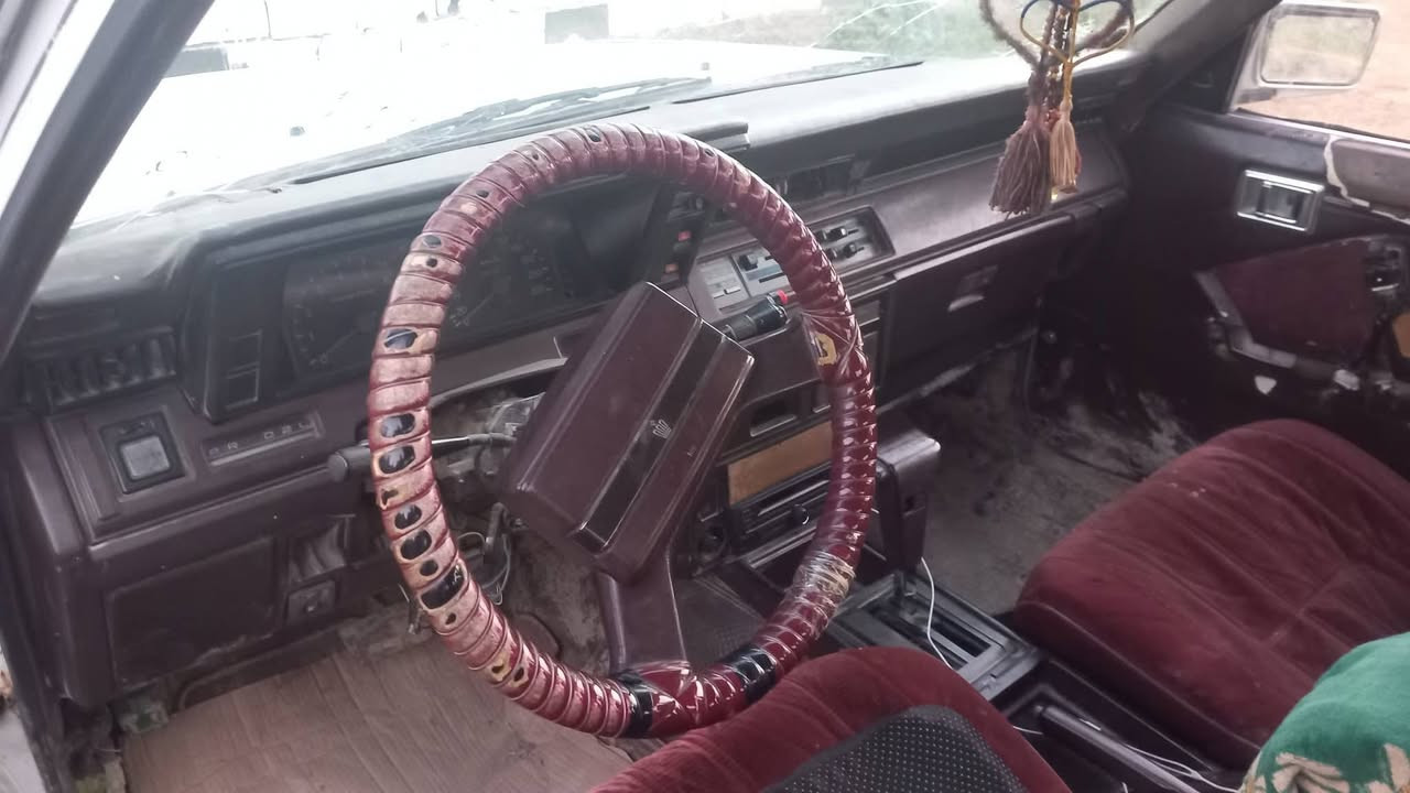 سلام عليكم للبيع سوبر موديل 86 رقم صلاح الدين شرط تحويل  محرك وكير بطة ثنين ونص محرك وكير جدد صدر امامي خلفي جديد تخم تاير جديد داخله حلو وخارجه بلادي حلو كهربايات كله شغاله مكان سياره‍ بغداد ابوغريب اي استفسار علتصال 
‏‪+9647505274051‬‏
‏‪***********‬‏ السعر 28
