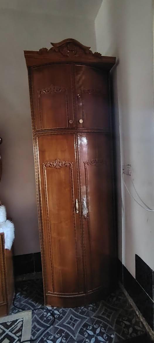 السلام عليكم غرفه نوم للبيع مستخدمه السعر 900 للتواصل عبر هذا الرقم ***********واتساب
