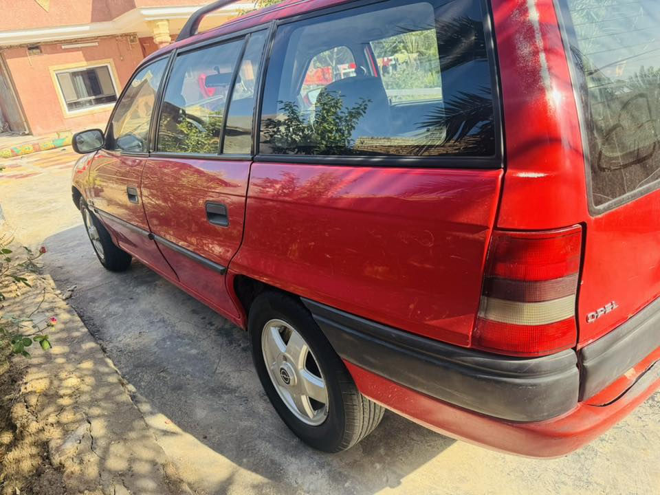 سلام عليكم اوبل استره موديل 1997 رقم بغداد مكفول من الضربه واصبغ سياره بلاديه من كلشي تبريد شغال جام كهرباء سنتر لوك فتحه كير محرك حداديه كفاله مكان سياره بلحله السعر 60 وبي مجال رقم الهاتف ***********
