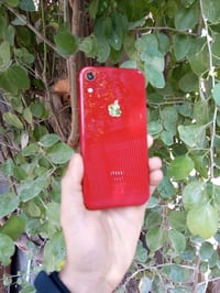 آيفون XR • ٦٤ • خط بالشاشة