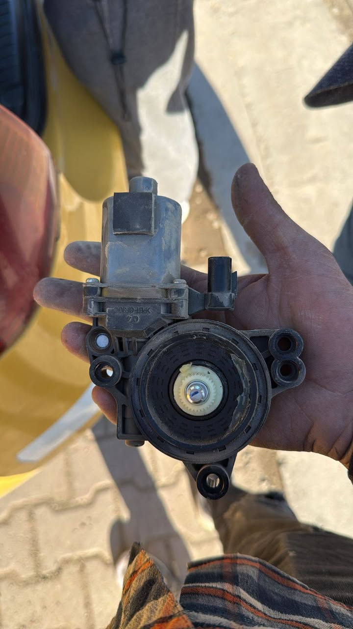 كهربائي وتبريد وتصليح مكائن رفع الجام وتصليح مري شفط *********** الموال المستنصريه بتجاه القناه محل خدمات حسين الكهربائي بغداد, العراق
