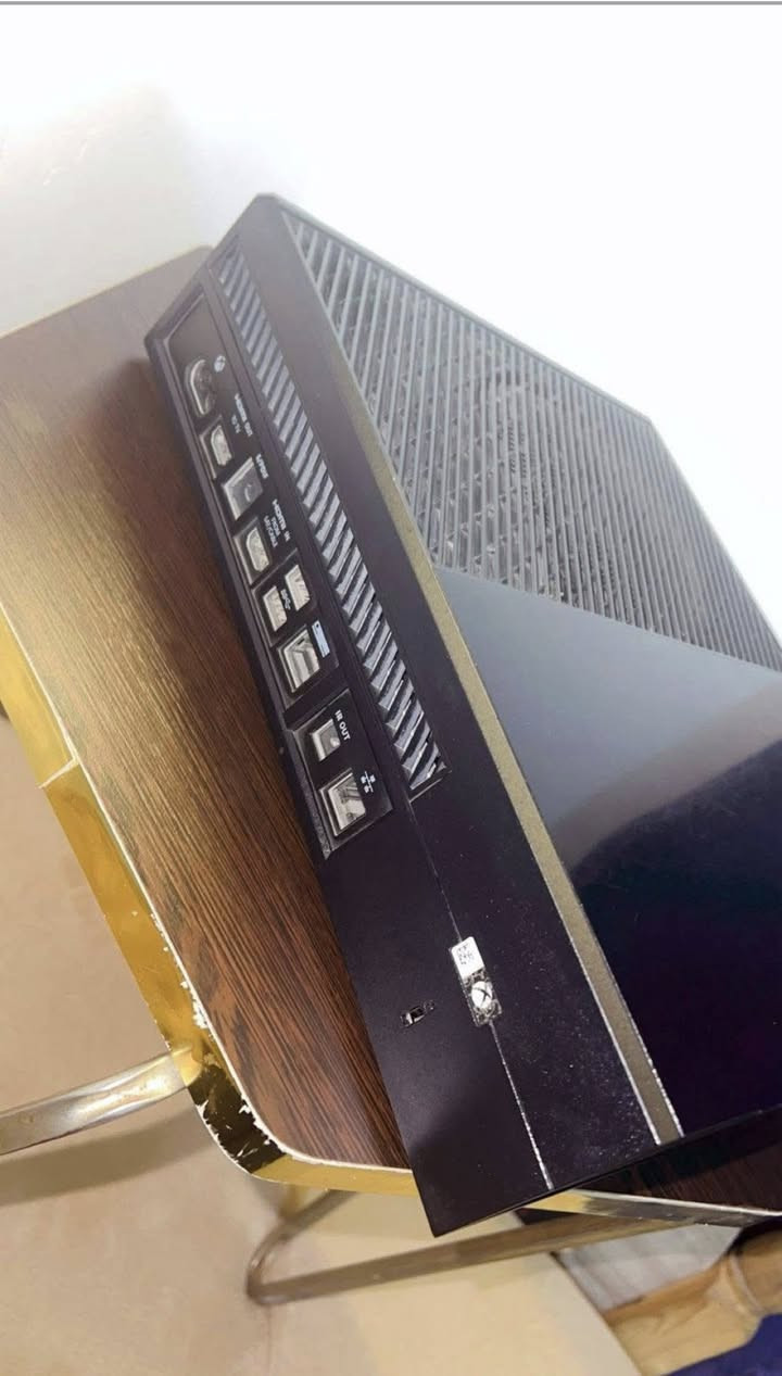 اكس بوكس وان فات اخو الجديد مصالي فترة من اشتريتة وهسة اعتازبت وردت ابيعة الجهاز ممفتوح ونضيف جداً واليدة مالتة ضايعة انطيك وياة يدة اصلية ام الواير السعر ١٠٠ وبي مجال حك الجية  السعر قفل مكاني بغداد شارع فلسطين الرقم ***********
