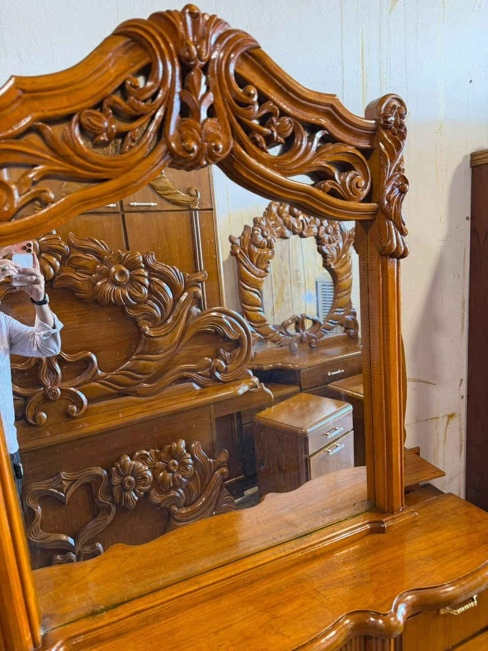 السلام عليكم✋
عرض خاص ومغري بس 125 الف👍 قفل 
توفر لدينا من جديد ميز تواليت شغل درجه اولى توصي نقش زان💥 
للاستفسار وتساب *********** مباشر🆕 ***********
ومستعدون لشراء الغرف النوم المستعمله و الكناتير 🌹
