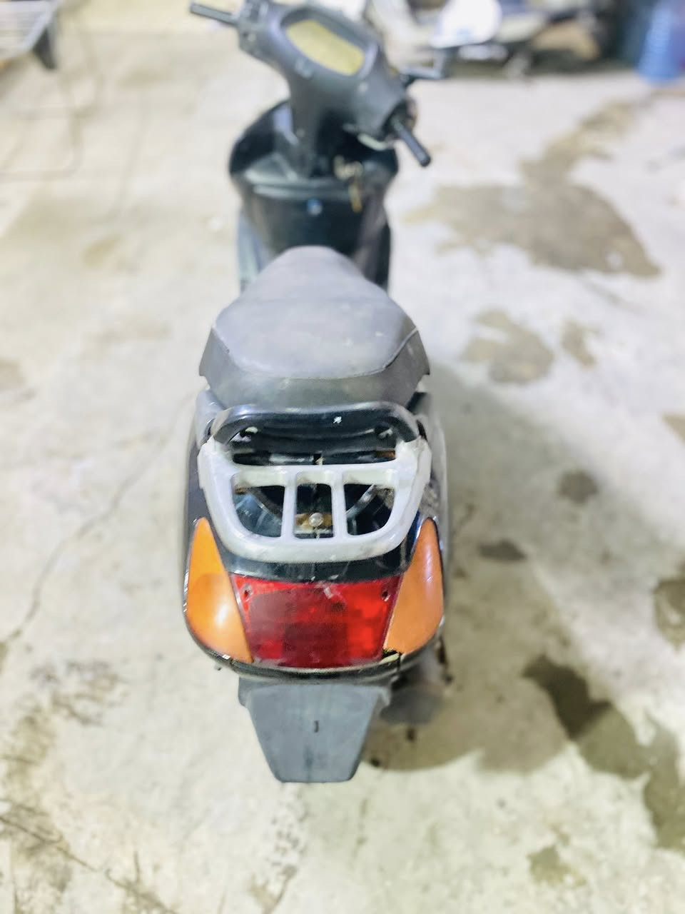 السلام عليكم سبيسي للبيع طافيه كوم حديد ***********المكان حي اور السعر 300 وبيها مجال
