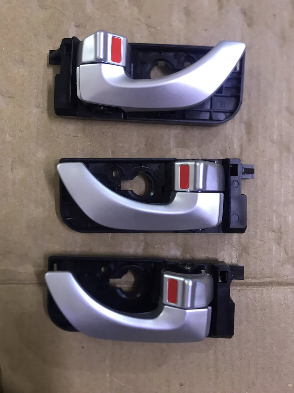 ادوات سوناتا 
يدات داخلية ////قفل بانزين 
جك بنيد جك صندوق
دكم كل الابواب متوفر وكل الموديلات 
متوفر توصيل خلال شهر رمضان 3الف مع ضمان فحص قبل الاستلام


**إذا كنت صاحب هذا الإعلان وتريد حذفه لأي سبب، رجاءا أرسل رسالة إلى الدعم الفني**