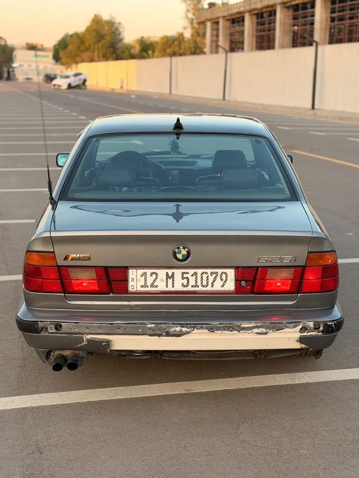 السلام عليكم بي ام دبليو موديل1992 محرك 525 6v المروغوب لون رصاصي غير محدد السياره بيه قطع صبغ مو حزام السياره رقمه نينوى عنوان السياره بغداد الشعب كشنات كهرباء تدفئه تبريد ثلج ❄️ تحكم مري جامات كهرباء السياره نصبته حلوه وسعره مستحيل تلكه منه والسياره. ب اسمي تحويل ثاني يوم ماكدر اذا دكلي هـا غير يوم ومدري شنو ע ثاني يوم احول وتجي تشوف الموحده والسنويه ب اسمي العنوان بغداد الشعب سوق شلال السعر اخو البلاش 55 وبيه مجال حك جيه الرقم *********** فقط وتساب
