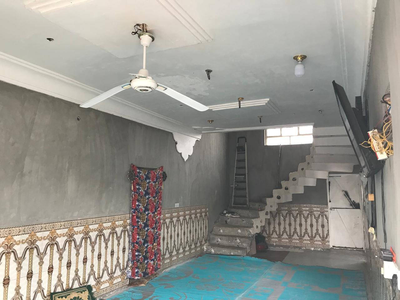 # بيت الزراعي _بالمنطقة ال حله بالوركاء - خلف الاتحاد 

                             رقم الإعلان: (3)

العقار : [ البيت مشمول بالتمليك الزراعي من قبل بلدية الوركاء]
نوع العقار : ملك زراعي 
جنس العقار : بيت الزراعي مع كافه الخدمات من ماء وكهرباء ومجاري تبليط ومقرنص مع طريق اكثر من ٨ متر. 
المساحه: ٦٢٥ متر 
تفاصيل البيت : غرفتين مساحة ٥× ٦ متر اضافه الى هول بمساحه ٤ والنص × ١٢ متر مع درج لف اضافه الى استقبال خارجي ٥× ٦ متر  اضافه الى مطبخ بمساحه ٤×٤ متر اضافه الى صيحات خارجية كما هو واضح في الصور كذلك يوجد عدد من نخيل بجوده جيد جداً. 
ملاحظه/ البيت محتاج فقط صبغ والأراضيه ويكمل 

يمكنكم التواصل معنا واستقبال عروضكم العقارية 
عبر الأرقام التالية:
📞 الرقم الأول: [***********]
📞 الرقم الثاني: [***********]

📞 للاستفسار اكثر- يرجى زيارة - مكتب الميراث للعقارات 
📍 عنوان المكتب: المثنى - قضاء الوركاء - بدايه حي الزهراء
