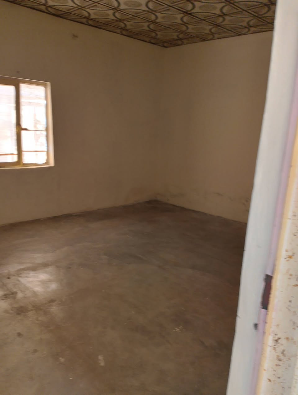 بيت للأيجار البوابه قرب الشارع العام
***********
