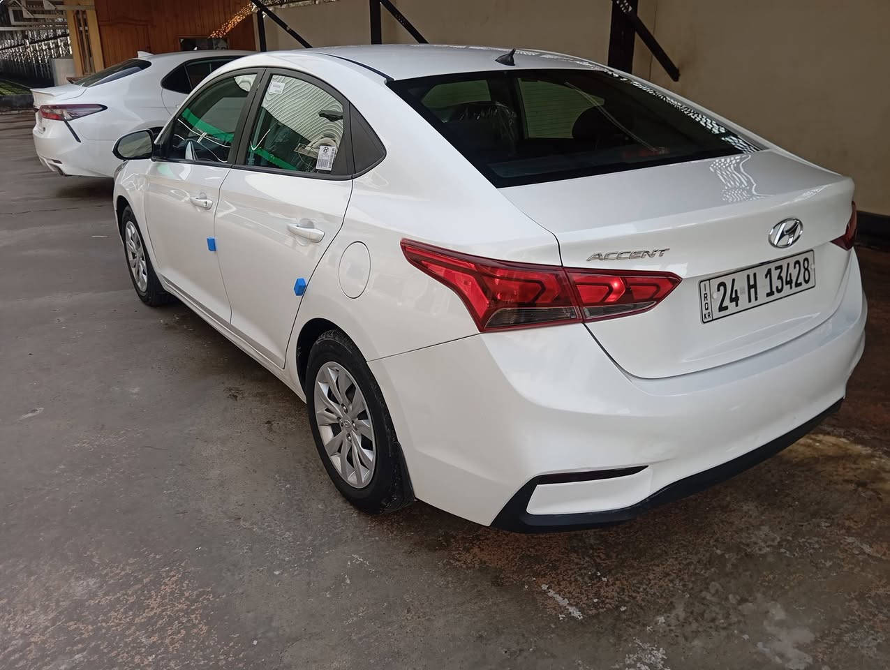 هونداي اكسنت موديل ٢٠٢١ رقم وهزة وسنوية جديدة محرك( دوش) وشرط المحرك والكير  ضرر موضح بالصورة خفيف  وشرط بدون ايرباك السعر ( ١١٧ ورقة وبيها) مجال للاتصال بالرقم ( ***********  او   ***********)          ***********/   ***********
