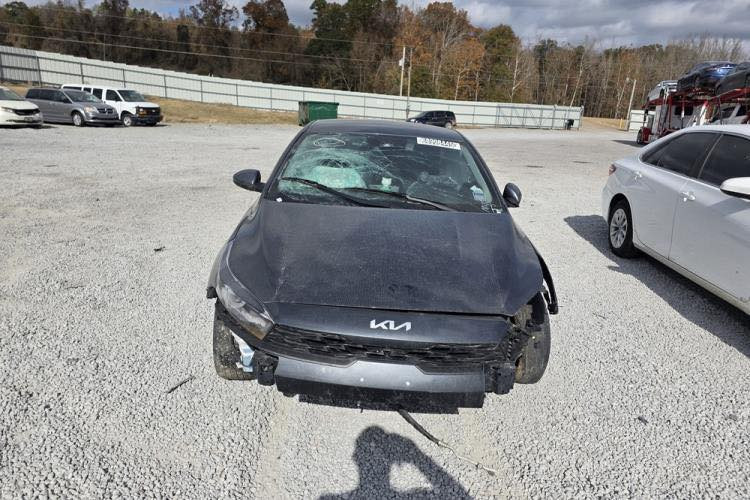 السلام عليكم فورتي 2024 على حادثها بل حره سعرها 95ربيها مجال 
***********
