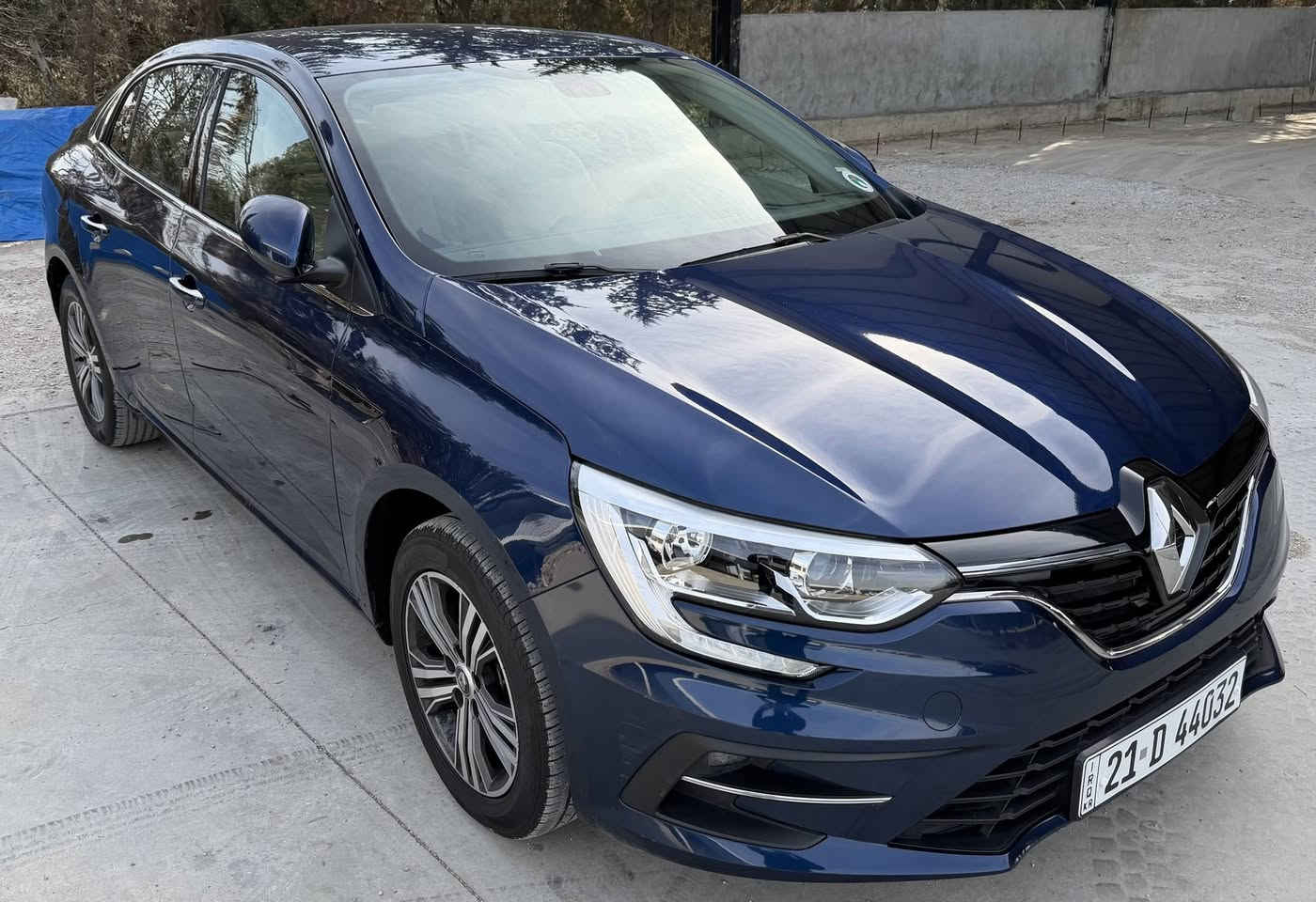 ڕینۆ مێگان 2023 مواسەفات 
بزوێنەر: ١.٦ لیتر، ٤ پستۆن 
• گێڕ: ئۆتۆماتیک
• ڕۆیشتوو: [٢٤،٠٠٠] کم 
• ڕەنگ: [نیلی]
تایبەتمەندییە گرنگەکان:
•خەلیجی سفری شەریکەی موهەنەد
• شاشەی گەورەی لەمس (Touch Screen)
• کامێرای دواوە و حەساسی پێش و دوا
• سیستەمی چوونە ژوورەوەی زیرەک (Keyless Entry) و بەسمە (Push Start) ٢ بەسمەی لەگەڵە
• لایتەکانی LED ڕۆژ و لایتی تەم
• کوشنەکان: جەلد
• سیستەمی جێگیرکردنی خێرایی (Cruise Control)
• سوکان ڤۆلیۆم و بلوتووس (Bluetooth)
• جامەکان و ئاوێنەکان کارەبایین
•سندوق کارەبایی

سعر لە کۆمێنت داوابکە ڕاستەخۆ بۆت دیت 📩 

دۆخی ئۆتۆمبێلەکە:
• ئۆتۆمبێلەکە زۆر پاکە و وەکو نوێ وایە
• بێ بۆیاخ و بێ لێدران
• هەموو کارەباییات و مەکینە و گێڕی بە شەرتە
•ڕۆنی لە (motul)مۆتوڵ گۆڕاوە
•سەنەوی و ژینگە و ڕێگاوبانی تازەیە تا ٢٠٢٩ 
•بەشەرتی تەحویل و غەرامە و وەکالەت
• شوێن: سلێمانی
•
ژمارەی خاوەنی 
 ***********  ***********
