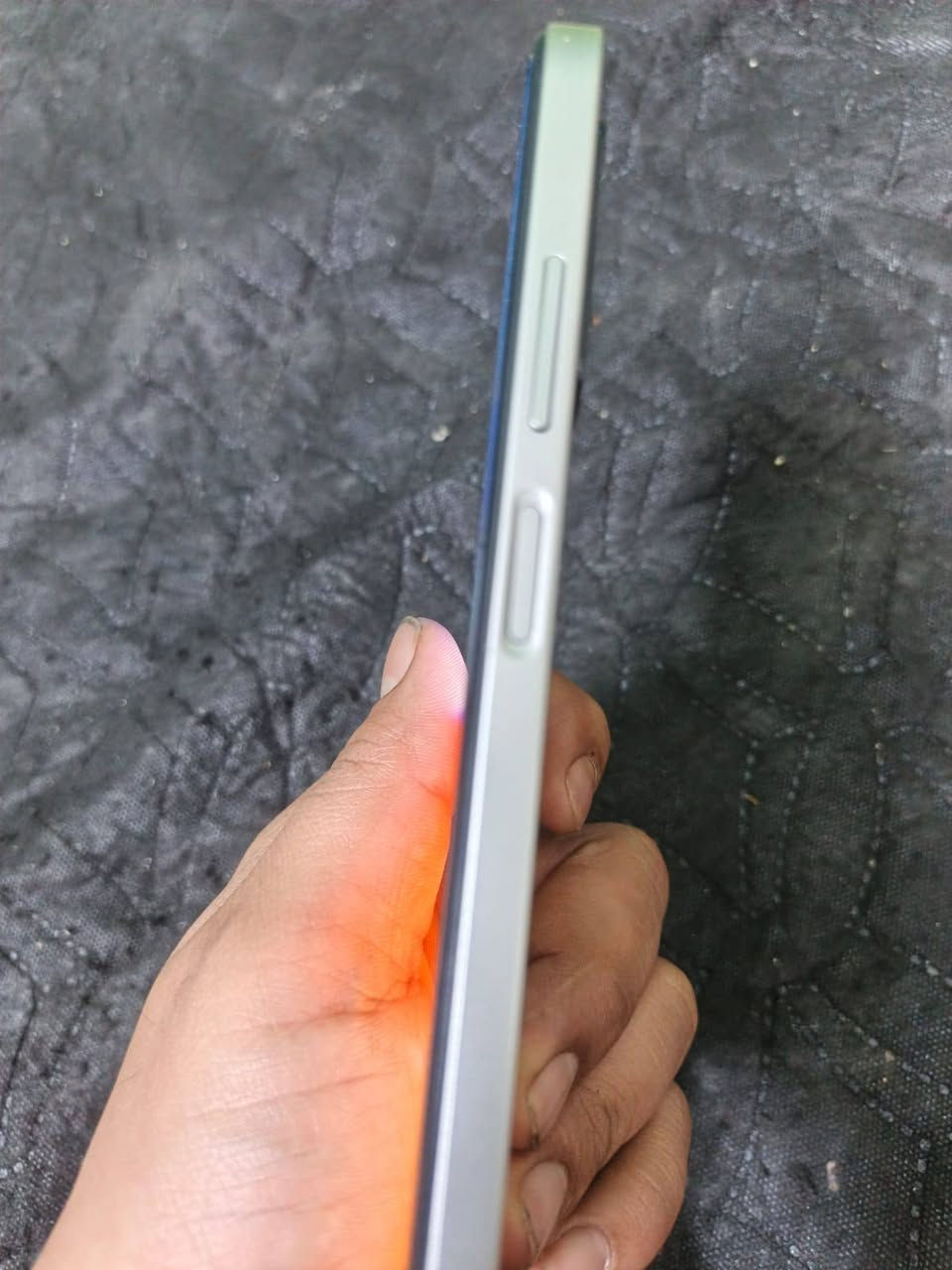 السلام عليكم مبايل كول باد جهاز جديد لبارحه فتحت من لكارتونه السعر 110رقم الهاتف ***********
