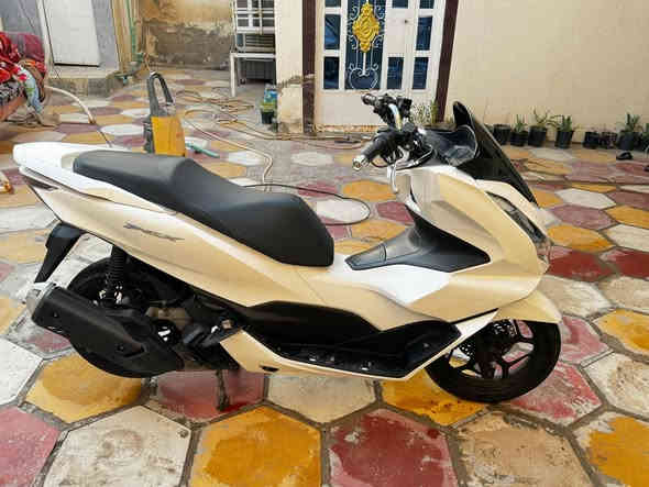 سلام عليكم جيل رابع كوري  مكفوله دراجه من كلشي حساسات بصمه اي شخط مابيهة ماشيه 30الف مكاني بغداد *********** السعر 18
