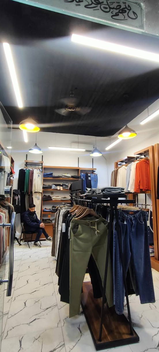 محل ملابس للبيع بصرة كرمة علي ناحية مقابل حسينية ابو بصيري كامل من كلشي ديكور  كما موضح بصورة سعره 8 وقابل لتفواض  طريقة الدفع كاش كامل او تقصيد من دفعتين الى 3 دفعات لتسهيل الأمر  
لتواصل *********** 
سبب البيع لعدم تفرغ

