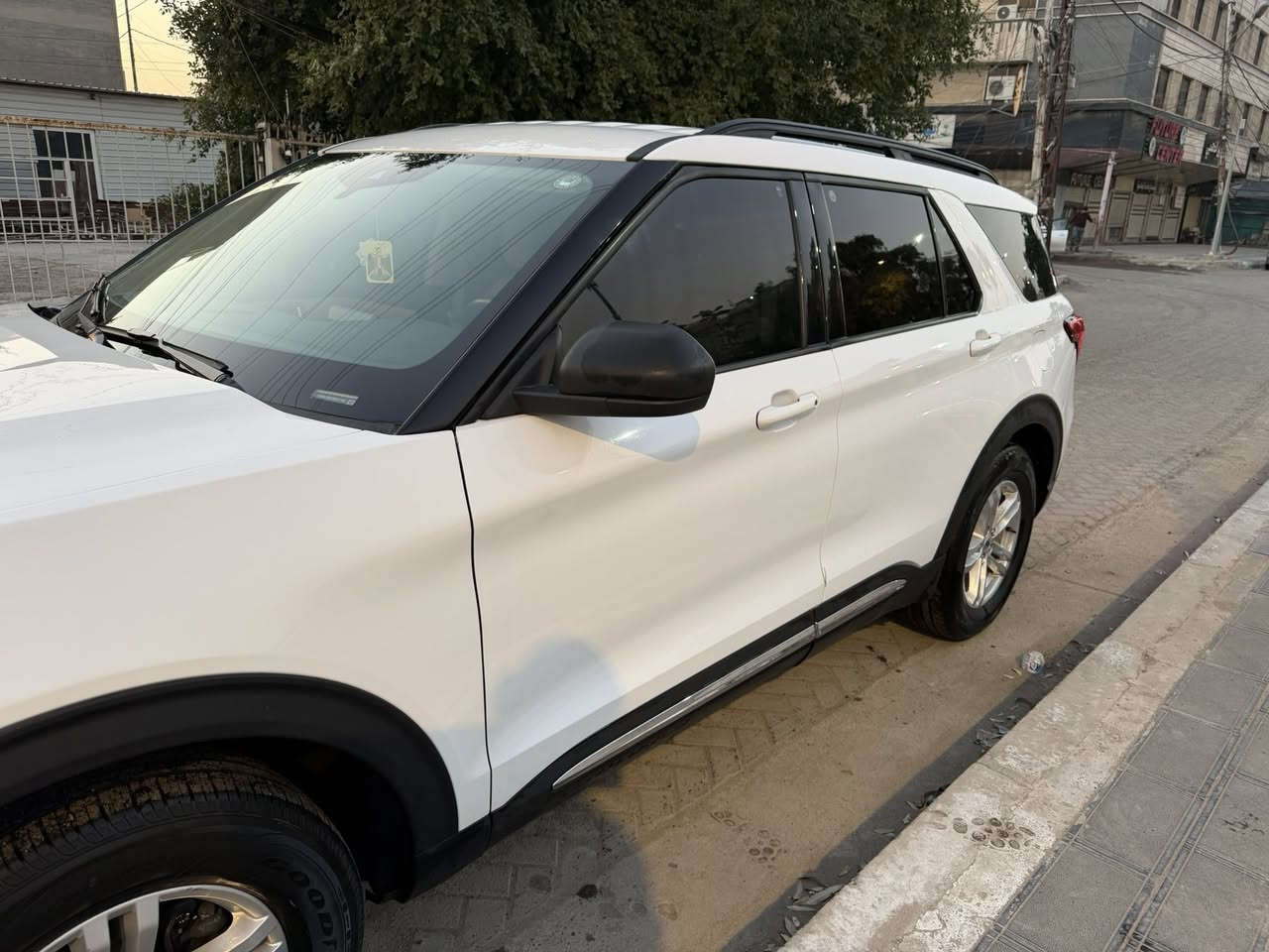 * فورد اكسبلو 2023 XLT 
رقم اربيل تحويل بأسم المشتري مباشر مع موافقة تظليل تنتهي شهر ال 9
* مكينه 2300 تيربو 4 سليندر 
* ماشيه 42500 ميل

* المواصفات 
* ‎‏‎- بصمة تشغيل 
* ‎‏‎- بصمة أبواب 
* ‎‏‎-تشغيل عن بعد 
* ‎‏‎-ترحيب عند الاقتراب 
* ‎‏‎-كشنات جلد 
* ‎‏‎- رادار جانبي 
* ‎‏‎-رادار امامي 
* ‎- رادار خلفي 
* ‎‏‎- شاشه كبيره تدعم نظام الأبل كار باي ونظام الاندرويد 
* ‎-تدفئة ستيرن 
* ‎-گير ماوس 
* ‎-اوتو هولد
* ‎-اوتو ستوب 
* ‎-هندبريك بصمه 
* ‎-٧وضعيات قياده 
* ‎‏‎-كشنات تدفئه
* ‎‏‎- تبريد مركزي
* ‎‏‎- بگ لايت LED 
* ‎-صندوق كهربائي 
*  ‎‏‎- كود باب 
* ‎‏‎-كرسي السايق والسكن كهربائي
* ‎‏‎-تحكم ستيرن جهتين 
* ‎‏‎-تحديد سرعه 
* ‎‏‎-مانع انزلاق 
* ‎‏‎-ليد نهاري
* ‎‏‎-كامره خلفيه دواره 
باب السايق مبدل نفس اللون والبنيد والجاملغ مصبوغات
ارباك استيرن وبرده وبيها طخه بالباب الخلفي موضحه بالصوره 
للاستفسار : ***********
السعر 22000$ 
اتصل وتدلل
