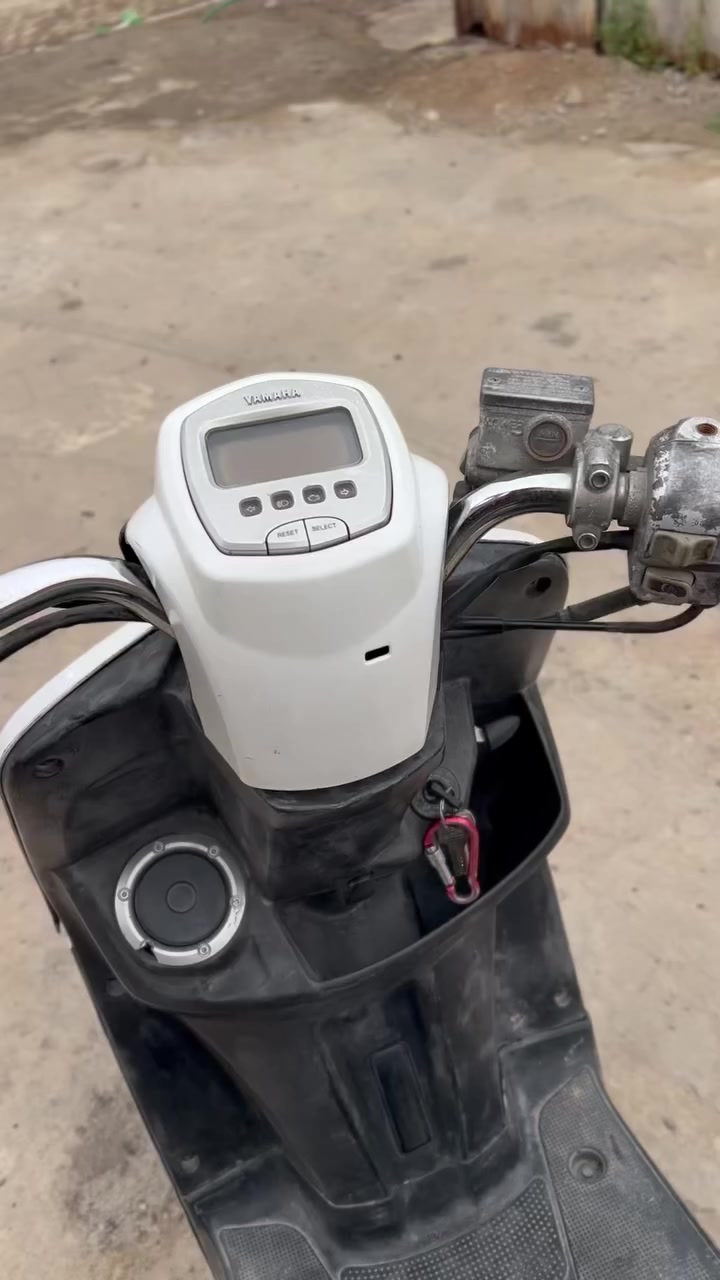 السلام عليكم 
ماكس بوليس نوزل مستعمل نضيف
الدراجه نكره سلف صالنصه FM
بلاديه مامفتوح  برغي بيهه وياه انطيك 
كفرات تجاري لون احمر
السعر 700 وبيه مجال 
تواصل فقط واتساب واتصال 
*********** مكاني بغداد الشعب
