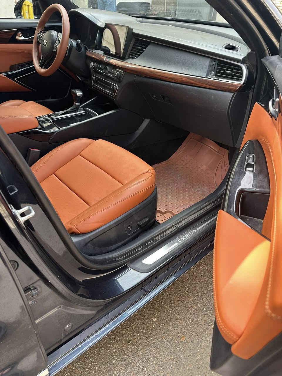 كيا كادنزا خليجيه 2018 رقم سنويه هزه جديد اربيل شرط التحويل فول مواصفات مصبوغه اثر طخات سياره نظيفه سعرها 165 عنواني المنصور ***********
