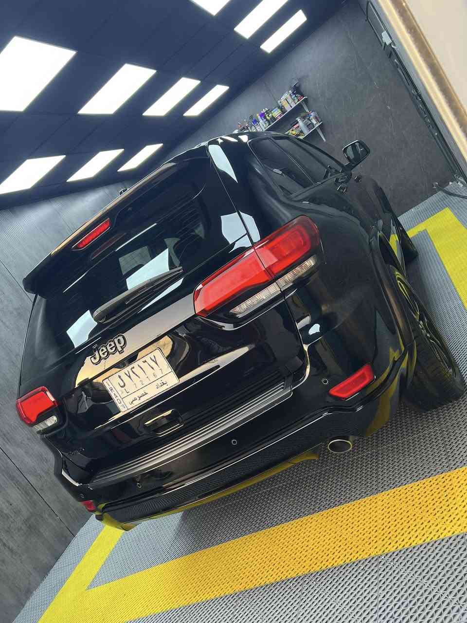 السلام عليكم ورحمة الله 💐
للبيع 
Jeep Grand Cheroke Black Top
جيب بلاك توب موديل 2020 🇺🇸
مكينة 6 سلندر (3600) مكفوله من الفتح 
تخم تاير جديد 🛞
ضرر السيارة جاملغ وبنيد بدون شاصي او دواخل والجاملغ الخلفي طعجة بسيطة مع الباب رقم الشاصي مرفق ليحب يطلع الحادث او الي ميكدر يدزلي واتس اب وادزله الحادث 
—————————————————
- موديل ٢٠٢٠ 😎
- ⁠فتحة سقف
- ⁠بصمة تشغيل + ابواب
- ⁠شاشه كبيره 
- ⁠شفتات ستيرن تبترونك 
- ⁠كشنات جلد + كنتارا 
- ⁠تدفئة كشنات + ستيرن 
- ⁠كشنات كهرباء 
- ⁠خزن ميموري 
- ⁠نقطه عمياء 
- ⁠تشغيل عن بعد 
- ⁠جنطة كهرباء 
- ⁠دفع رباعي 4*4
- ⁠ماشيه ٥٩ mil 
شباب السيارة سعرها جداً مناسب وماتوقع
اكو جيب ٢٠٢٠ بلاك توب بهالسعر 
1C4RJFAG2LC126298
مكان السيارة بغداد / حي الجامعة 
للاستفسار. ☎️
***********
سعرها. 208$ 💵
ومجال جداً بسيط اخوان
