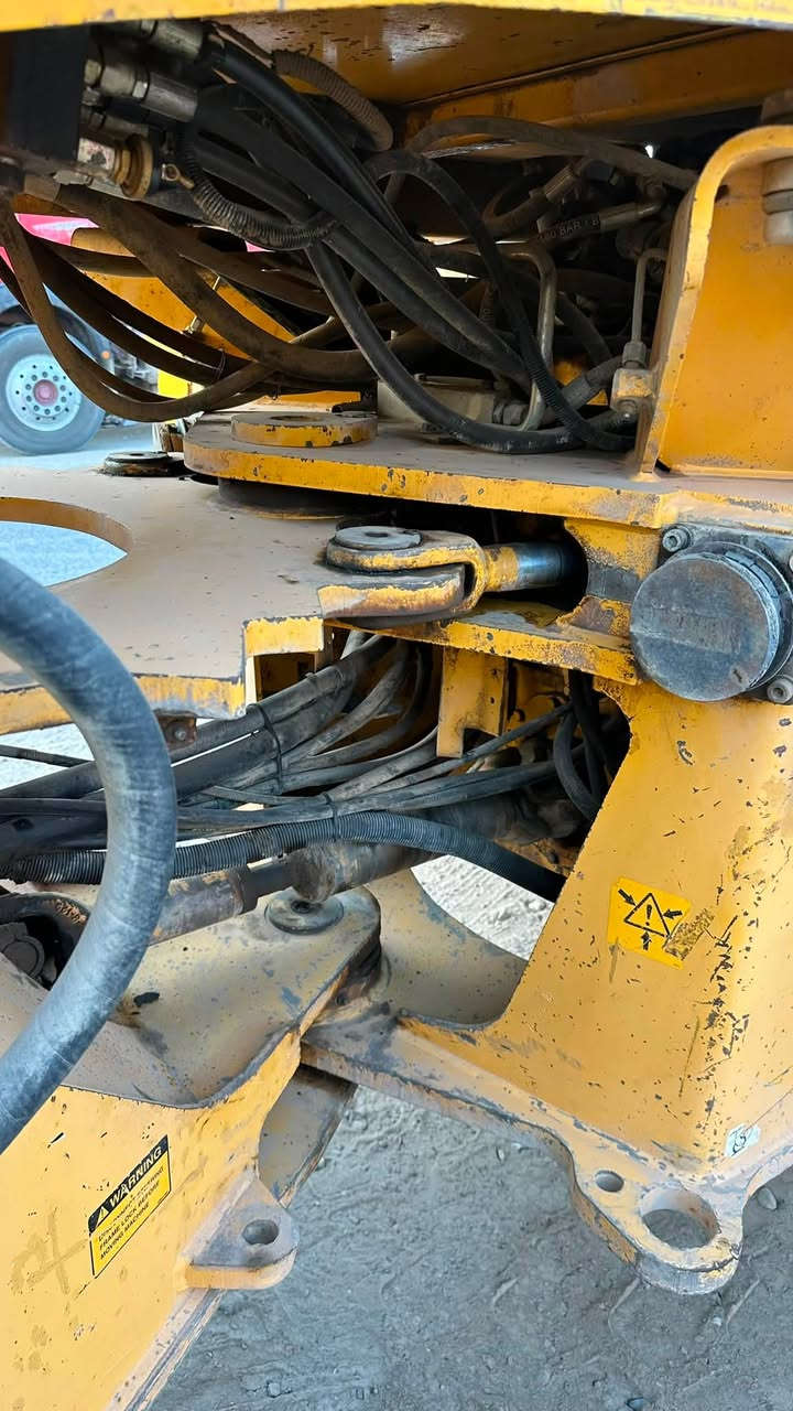 شفل ڤالڤو للبيع موديل 2000 
حجم L70D رقم كركوك
تخم تاير بنكه قايش مو هودروليك تبريد شغال بلادي
العنوان بغداد للتواصل ***********
