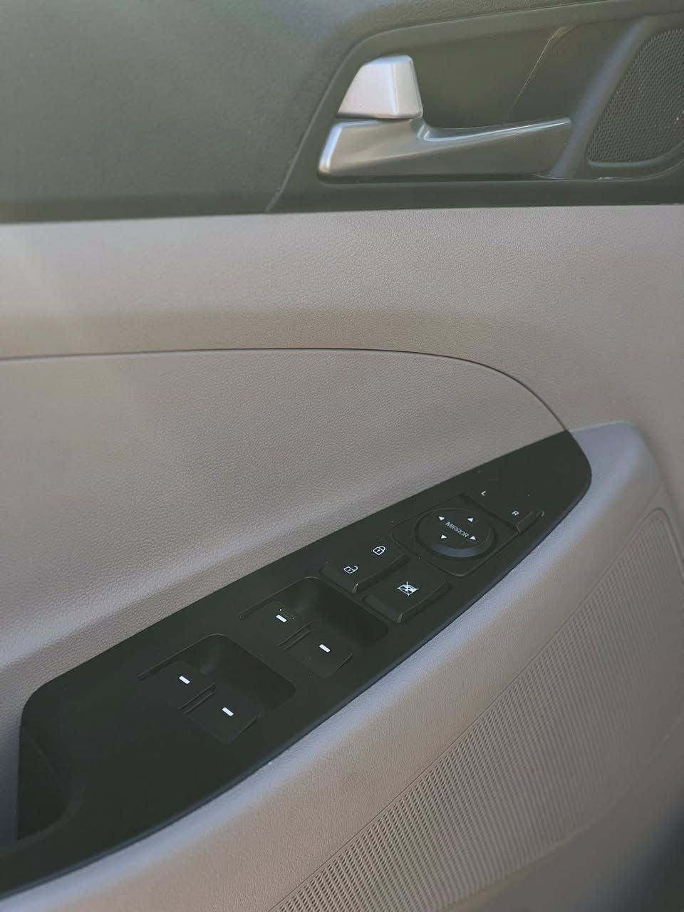 للبيع توسان 2017.
سياره نضيفه ممفتوح برغي بيه 
محرك2000جيتي
ضربته قطعه وحده  جاملغ وراجع بارد وعندك مصبوغ بنيد ودعاميه
 سعر 177وبيه مجال
بغداد حي الجهاد 
***********
