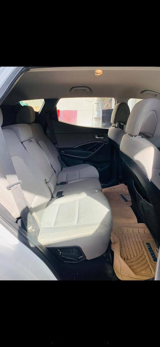 سنتافي  17  وراد امركي  بسمي 

حادثه
باب صبغ فقط بدون دواخل  الباقي البدي مكفول 
محرك  كير  حداده  تاير   مكفول 

٤ سلندر 
@
٥ راكب 
السعر 158 وبيه مجال حك جيه 
العنوان  القرنه الثغر 
الهاتف ***********
