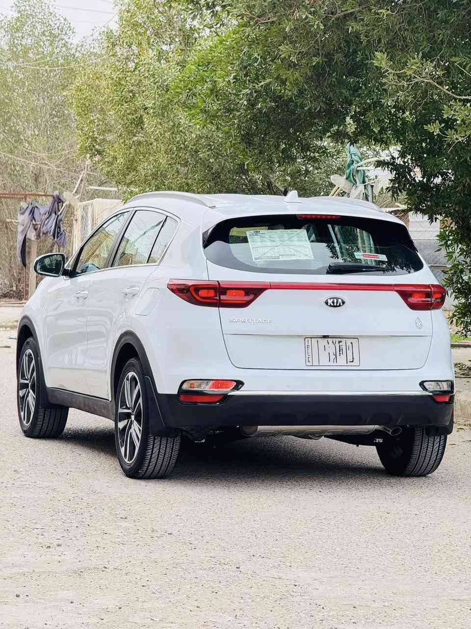 سلام عليكم ورحمة الله كيا سبورتج وراد خليجي موديل 2020 رقم بغداد بسمي تحويل ثاني يوم سياره كلش جديده وجاهزه سياره مكفوله عده رشه بصيطه بل جاملغ الباقي كفاله مواصفات السياره 
1 محرك. 2000 دوش 
2 شاشه كبيره + كامره دواره 
3 مري شفط + شاره 
4 حساس خلفي 
5 حساس امامي 
6 داخل عسلي 
7 كشن جلد 
8 ويل كب حجم 19 
9 لد نهاري امامي 
العنوان الناصريه المركز  موبايل *********** السعر 188 وبيها مجال
