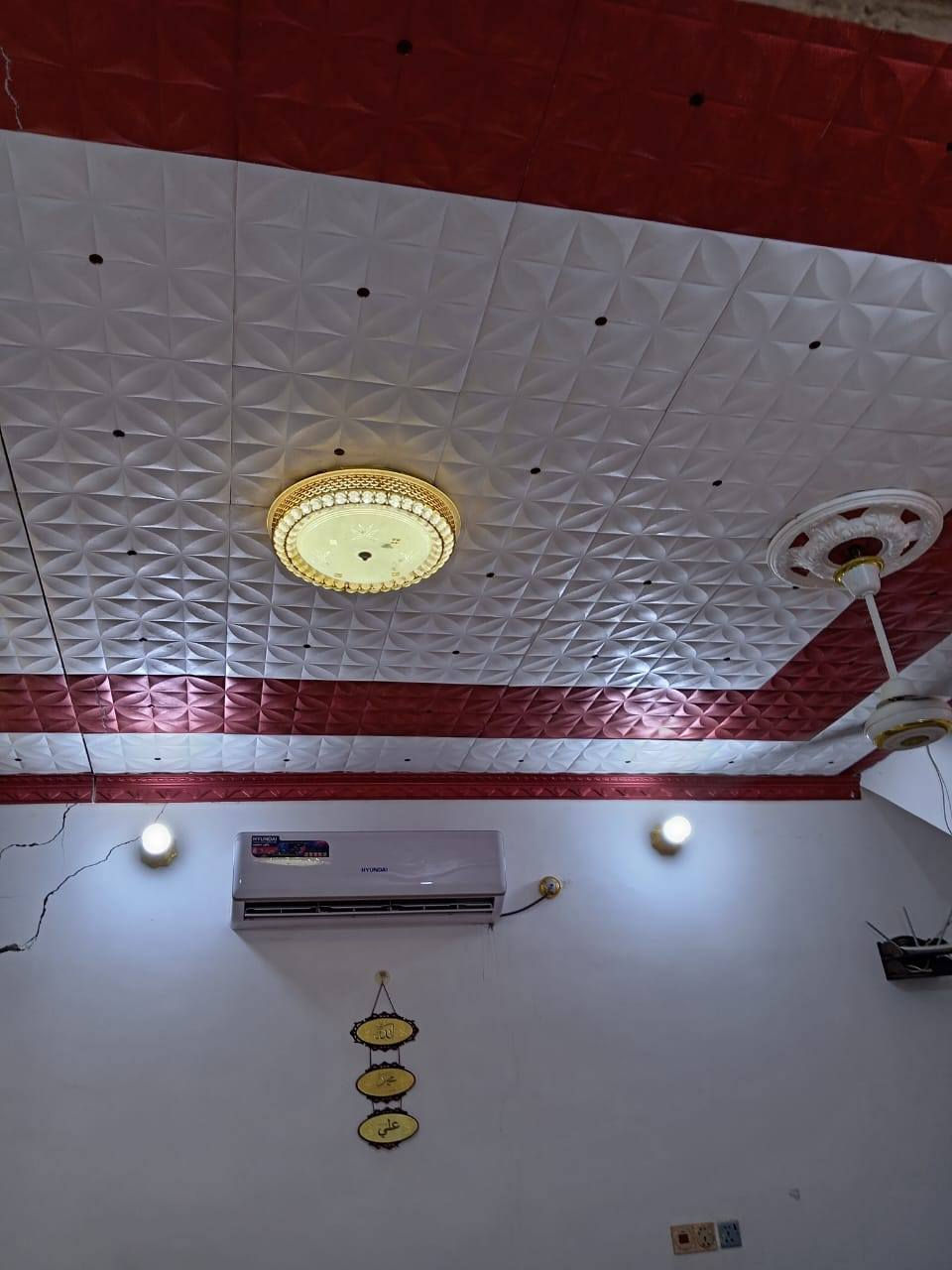 بيت للبيع 
 المساحه /250 متر 
نوع العقار /زراعي /بيه وصل طابو 
 المحتويات /غرفتين +صاله +مطبخ +صحيات خارجيه +وصحيات داخليه البيت بي نقص استقبال
 المكان /الصخين -شارع علي الاكبر يبعد عن شارع السايدين  150متر
خدمات متوفره  (كهرباء +ماء بدون ماطور +كابينه المولده ب الباب )
 بناء بلوك سنه 2022+ سقف عكاده 
واتساب ***********
السعر 60 قفل
