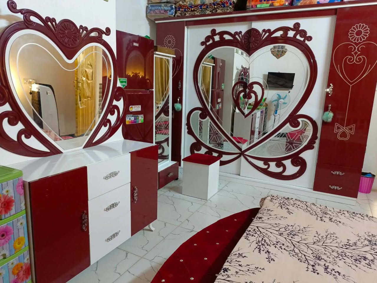 800غرفة تركي ضخمة مستعملة مودرن( ماروني مع ابيض ملكي) الغرفة نظيفة عدد القطع 8 كنتور مع مراية عمودية وسرير مع شازلون ميز تواليت مراية كومديات الجرباية عدد 2 مع طابورية الجرباية ام المخزن جكات والدوشك مع الغرفة
***********
الاتصال ع الرقم
