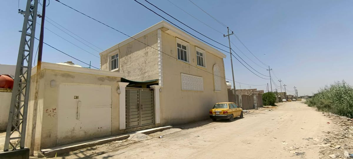 سلام عليكم
بيت للبيع ال احمد نزلت سيد عوده سند 25ميت متر عل زوار مرقم من قبل البلديه يتوفر كافة الخدمات ركن على شارعين المساحه 165يتوفر اربع اغرف صالتين ثنين مطابخ 
اتصل ***********
