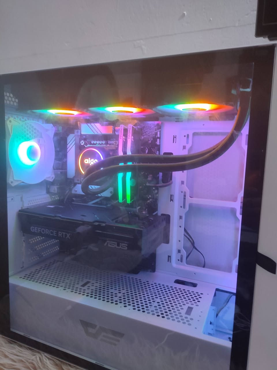 كيس فقط نضيف جدا جدا توصيل ماكو العماره المجر السعر مليون و 400 

ci5 14600k
rtx 4070 super Asus 
ram 32  3600 rpg 
ssd 1t adata nvme 
b 760 prime plus d4
Cooler 360 aigo 
 كيس 4 فان rpg شركه ماس  ***********
