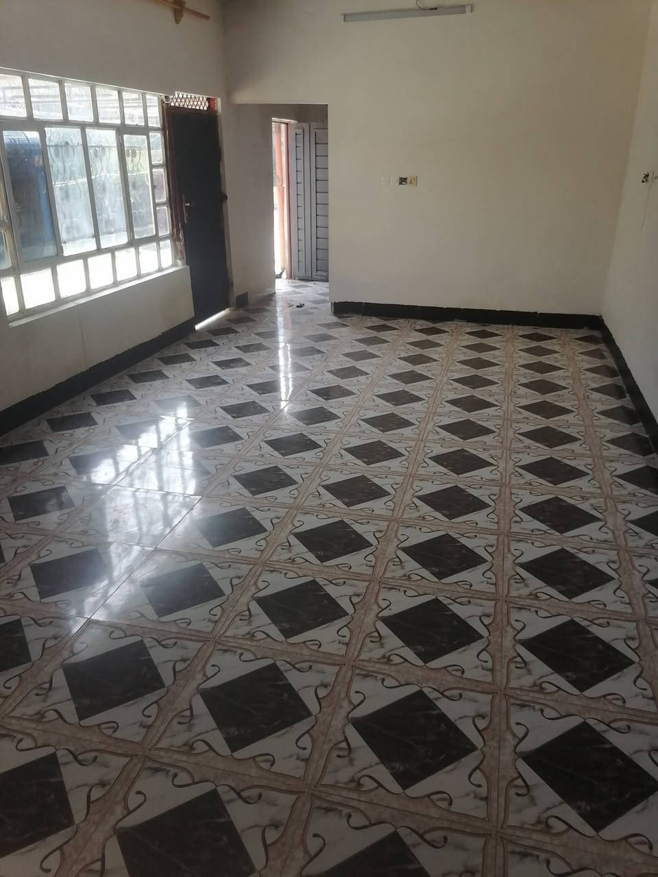 السلام عليكم
بيت الليجار نهاية بعاجة عل سايدين غرفتين وهول وربعة جبيرة بيت جديد كلو سيراميك مرتب وحلو
الايجار 250
***********
