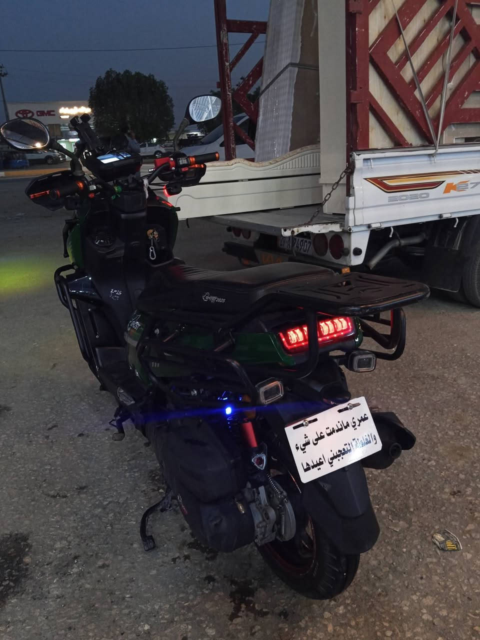 *🔥 للبيع دراجة اباتشي صيني Ghost 🔥*

*السعر: 750 ألف دينار - بي مجال بسيط للشراي*  
*الحالة: مستخدم قليل، نظيفة 100% وماكو عطل*  
*اللون: زيتي أخضر مميز*  
*المكان: بابل ، *

*المواصفات:*
- لايتات ليد أمامية دبل + حلقات زينة تشتغل
- لايت سفلي أصفر قوي
- حمالات حديد أمامي وخلفي + حافظات جانبية
- حامل موبايل راكب وجاهز
- موديل 2025حديث ومحرك مرتاح
*الدراجة جاهزة، تشغيل وتمشي. لا تحتاج صيانة*
*للاستفسار والحجز: ************  
*الصور حقيقية عالطبيعة*

الشراي الجاد يجي يشوف ويجرب بنفسه
مكلف بالنشر
