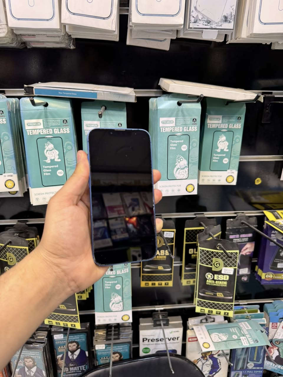 السلام عليكم
آيفون 13 ذاكرة 128GB، بطارية 80%

الجهاز كله شغال 100%
نت، صوت، اتصال، كاميرات، فيس آيدي – كله تمام ✅
الجهاز على وضع الشركة (بلادي) ومكفول كفالة عامة.

فقط الظهر بيه فطور خفيف وما مأثر على الاستخدام نهائياً.

السعر: 380 ألف دينار وبمجال بسيط جداً.
المكان: بغداد – مدينة الصدر – قطاع 23
مركز النور للموبايل

للاستفسار والشراء الاتصال على الرقم:
*********** 📞
