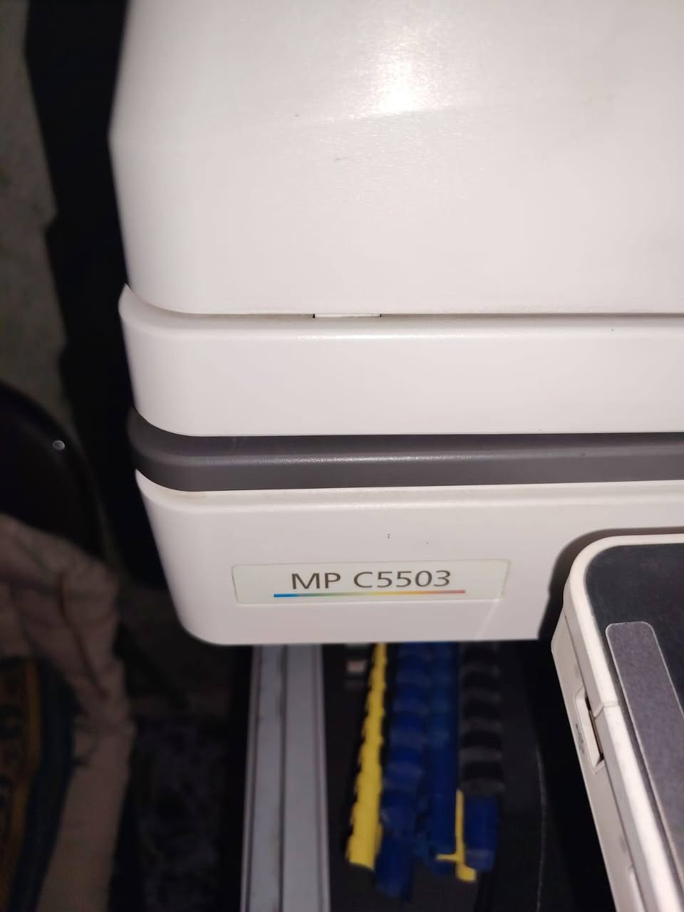 السلام عليكم عندي طابعه ريكو mpc5503
نضيفه وشغاله تحتاج بس حبر 
تطبع A3A4
مكاني بغداد الحريه 
***********
***********
ب250 وبيها مجال
