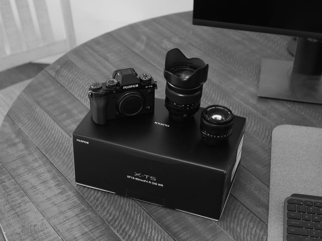 للبيع: كاميرة فوجي (Fujifilm XT-5)

مع عدستين:

FUJIFILM XF 16-80mm f/4 R OIS WR

FUJIFILM XF 35mm f/1.4 R

كاملة النظافة والملحقات 

من افضل الكاميرات عام 2023 و بسعر مناسب

$1800 و بيها مجال

الموقع: اربيل


**إذا كنت صاحب هذا الإعلان وتريد حذفه لأي سبب، رجاءا أرسل رسالة إلى الدعم الفني**