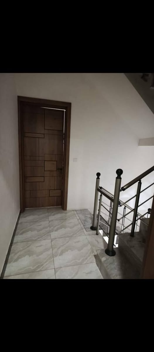 يالله🤲🏻
بيت 50 متر .. بمواصفات بيت 100 متر🏡

 مساحة بيت 50 متر للبيع واجهة 4م × نزال 12:30م)

🍀3 غرف منام نوم مريح وعزل تام.

🍀صالة واسعة تجمع العائلة بكل حب.

🍀مطبخ نظامي عملي ومريح لربة البيت.

🍀السر مو بالمساحة .. السر بالتوزيع الذكي

🍀شاهد الصور وانطونا رأيكم هل تتوقعون هاي المواصفات تكفي بـ 50 متر؟"

📍حي جهاد ديوان مخابرات 
خلف شارع 60
***********
*********** واتساب او اتصل
