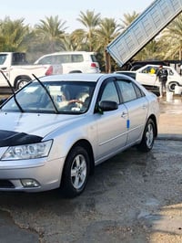 للبيع سوناتا موديل 2009 وراد كوري محرك 2400 الرقم الهاتف 07825525323