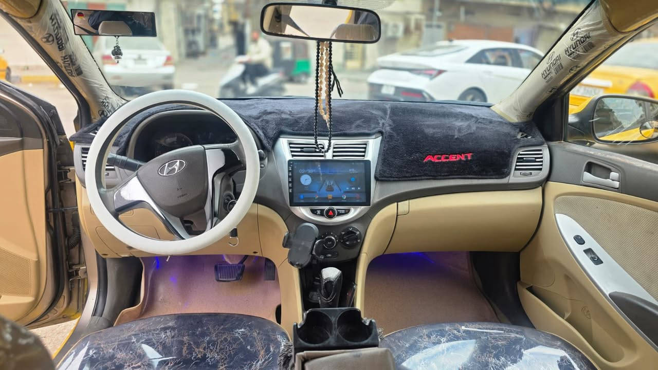 يا الله اكسنت ٢٠١٣ امريكي ضربتهة حوض الجنطه والقبق مال جنطه السياره كلهة ليبل واحد ما بيهة ولا قطعه تبديل بيهة طخات وشخوط والسياره جان عليهة فابيون شلته وصبغتهة صبغ عام السياره عليهة تعمير كامل قبل شهر ونص كلشي ما خليت بيهة نقص الله شاهد للبيع فقط السعر ٩٠ورقه وبيهة مجال الله يشهد بوجهك للشارع كلشي كامل بيهة مكينه ١٦٠٠ كير ومكينع يخبلن ***********ما متواجد عل نت اتصل وتدلل
