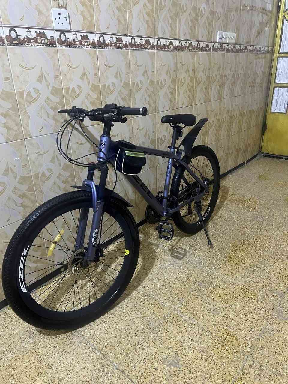 بايك جبلي ماركه ايزيل التركي حجم 26 المعدن المنيوم بريكات هيدروليك ماركه A5
سستم الكير A5 امامي 3 سرعات الخلفي 9 سرعات وايرات دفن 
وبايسكل جداً نظيف


**إذا كنت صاحب هذا الإعلان وتريد حذفه لأي سبب، رجاءا أرسل رسالة إلى الدعم الفني**