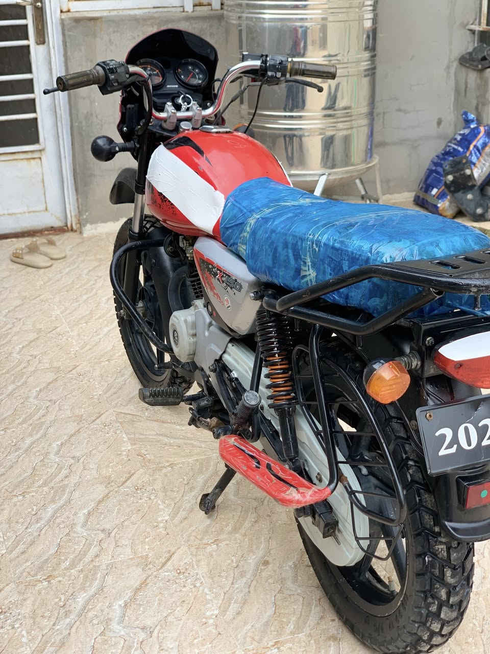 السلام عليكم                    ***********
للبيع بوكسر 2023 كفاله عامه من كلشي مكينه مكفوله

 أوراق اصولي كهربائيات كامله مكان ديالئ الخالص الشراي يتصل
