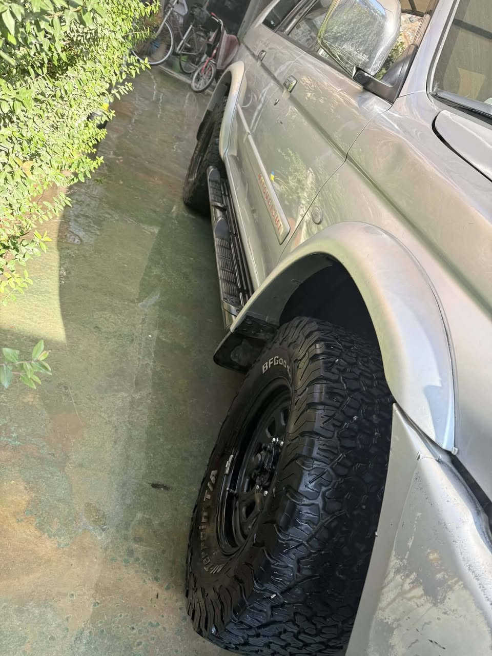 سلام عليكم مسيوبيشي ناتيفيا للبيع السيارة بيهة ظربة بلجاملغ خلف السائق ومعمر فقط تدفئة تبريد فور ويل كهربائيات كلهة شغالة مكاني الزعفرانية السعر ٨٥ للاتصال *********** او مراوس بسيارة باجيرو
