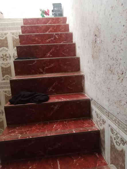 سلام عليكم بيت البيع منطقة دوره الباوي مقابل بنزين خانة الغيث داخل فرع البيت مساحة 200متر بيت جديد كامل المواصفات بي قرفتين وصاله ومطبخ واستقبال قرفه وقوفه مع حديقه بي زارة متر وعشرين كل البيت سقوف ثانوي رضية بورسلين ماء موجود كربهاء موجود خط مولد موجود شارع تبليط سعر 50مليون بيع مجال هده رقم تلفون ***********
