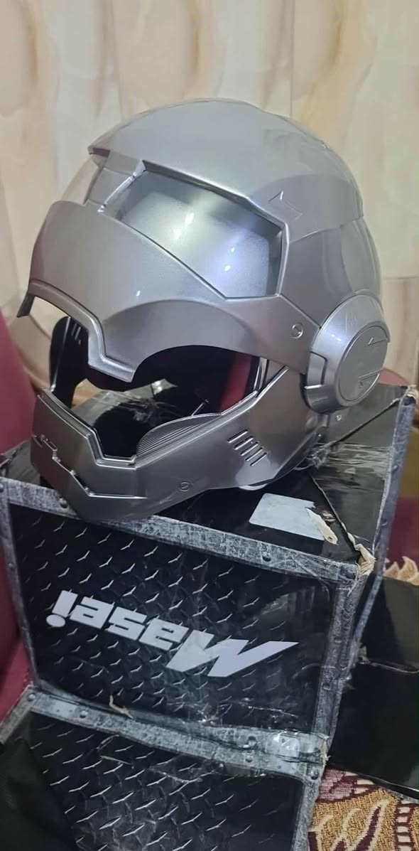 السلام عليكم شبابا خوذه بهذا الشكل ايرون مان استخدام قليل
لد 3 الوان قوي رماش وثابت ابيض واصفر زوج 

قاعده موبايل اصليه 

للبيع مكانهن بغداد كلهن ب 75 

***********
