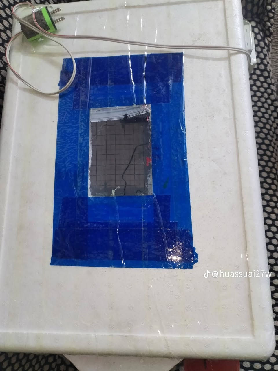 فقاسه جهازه مضمونه شيل ٣٠بيضه متاحه
***********
